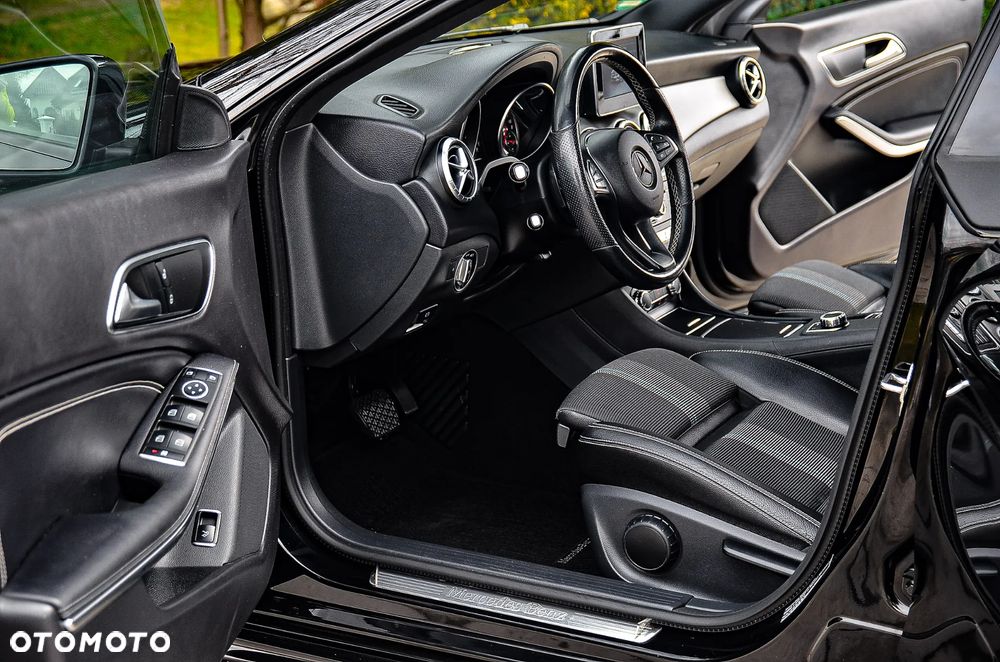 Mercedes-Benz CLA 200 7G-DCT Peak Edition - 26