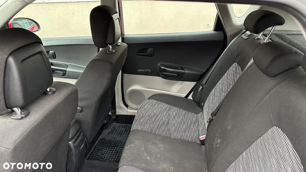 Kia Ceed - 9