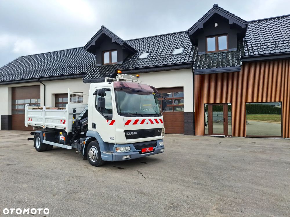 DAF LF 45.180 Wywrotka 3 Stronna + Hydroburta HDS HIAB Żuraw Dźwig Sterowanie Radiowe Łyżka Chwytak Obrotowy Dzielone Burty Hak Klimatyzacja Niski Przebieg Blokada Mostu Oświetlenie Ostrzegawcze - 1
