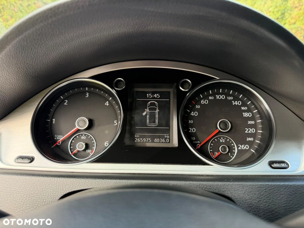 Volkswagen Passat 2.0 TDI Highline - 11