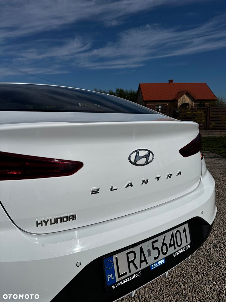 Hyundai Elantra 1.6 Comfort Premiere - 6