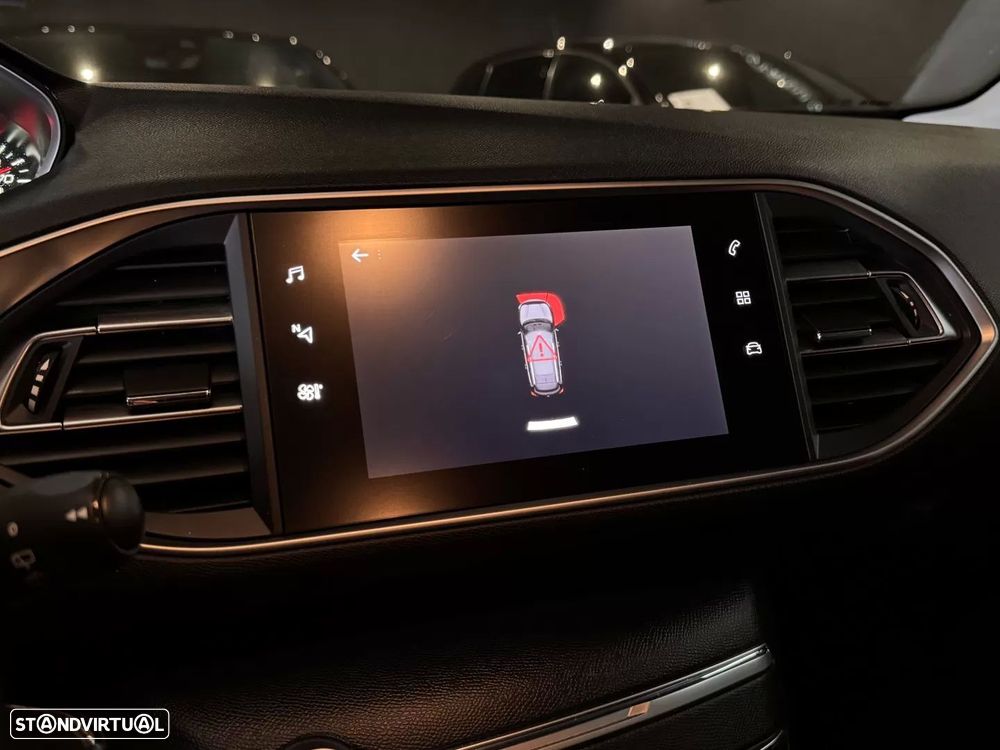 Peugeot 308 SW 1.5 BlueHDi Style J17 - 24