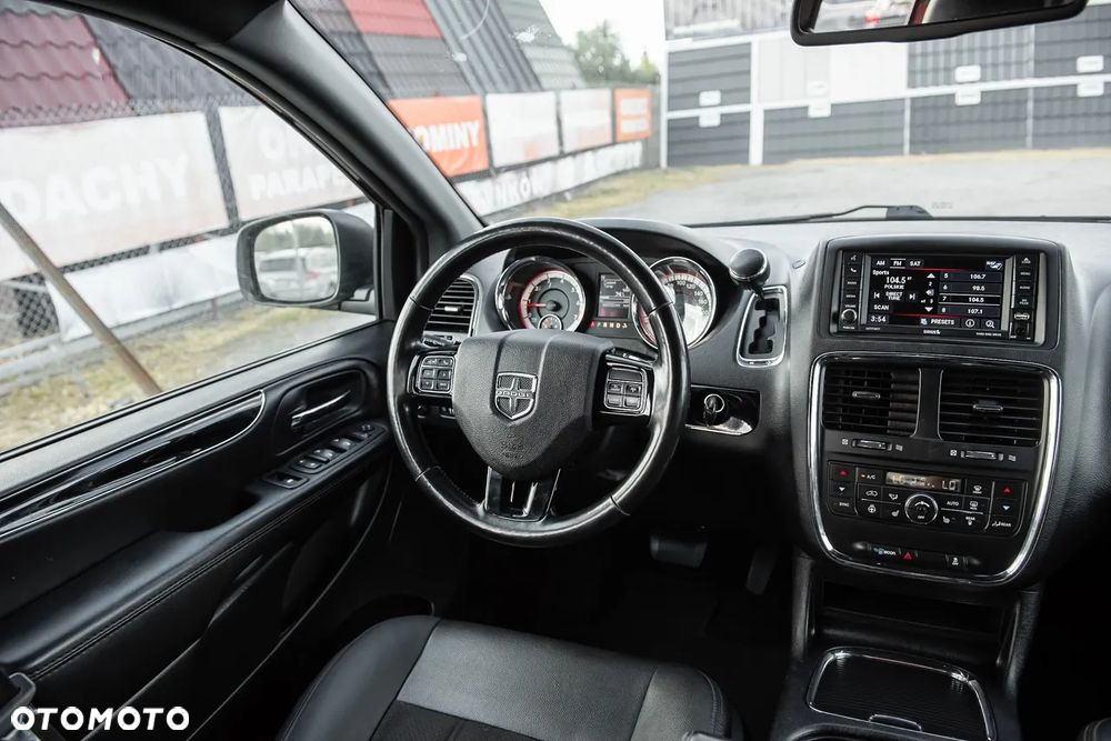 Dodge Grand Caravan 3.6 R/T - 26