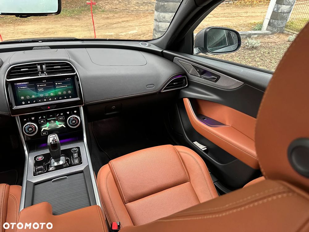 Jaguar XE 2.0 P250 R-Dynamic Black - 15