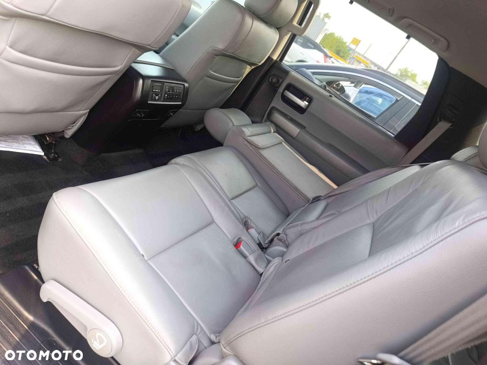 Toyota Sequoia - 9