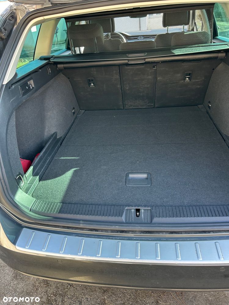 Volkswagen Passat - 16