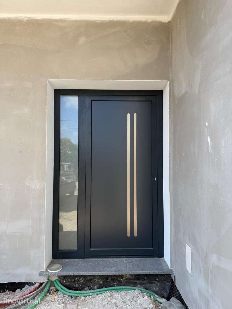 Moradia T4 geminada, térrea, com jardim e garagem em Condeixa-a-Nova - Grande imagem: 3/28