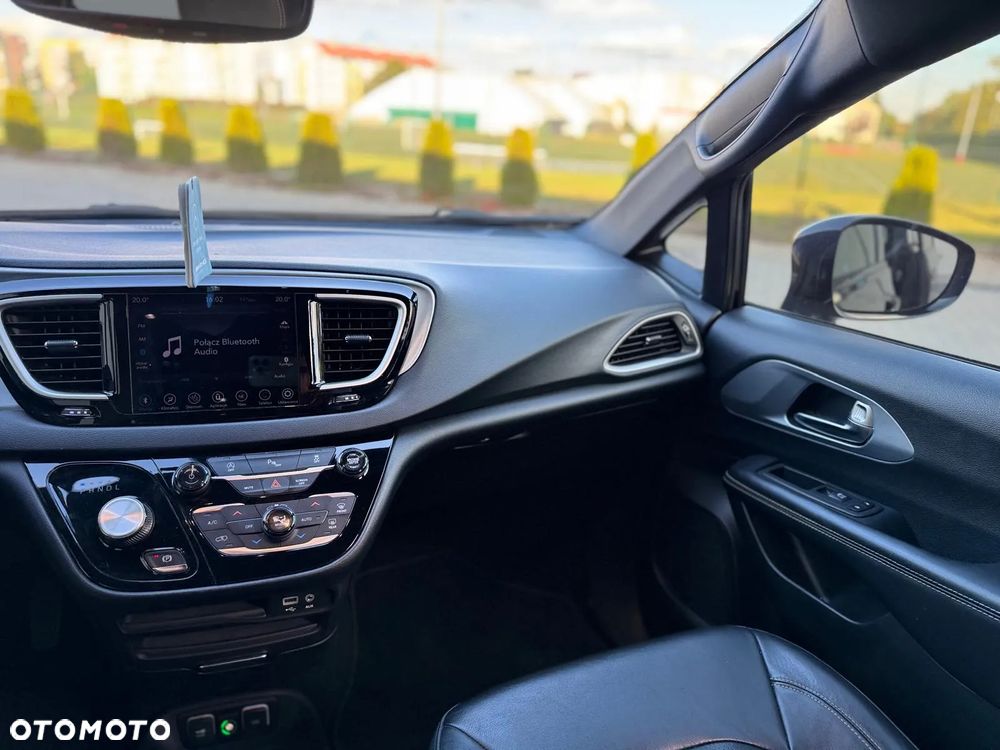 Chrysler Pacifica - 22