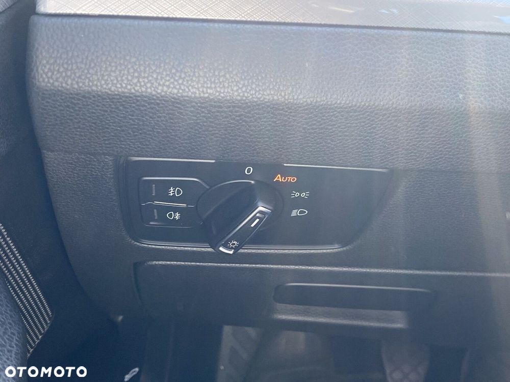 Volkswagen Passat - 19