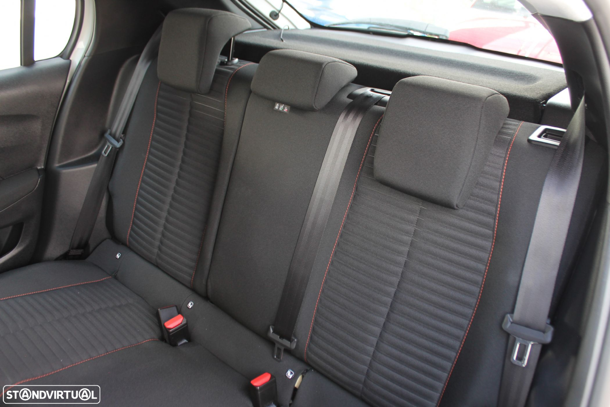 Peugeot e-208 - 23
