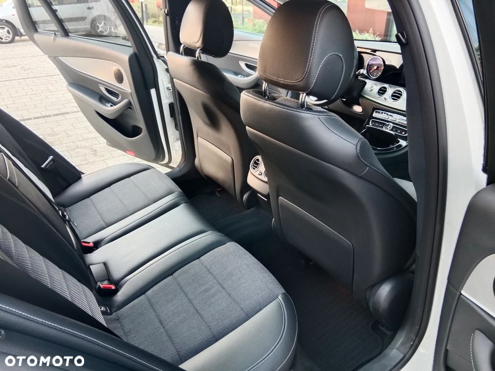 Mercedes-Benz Klasa E 220 d T 9G-TRONIC Avantgarde - 10