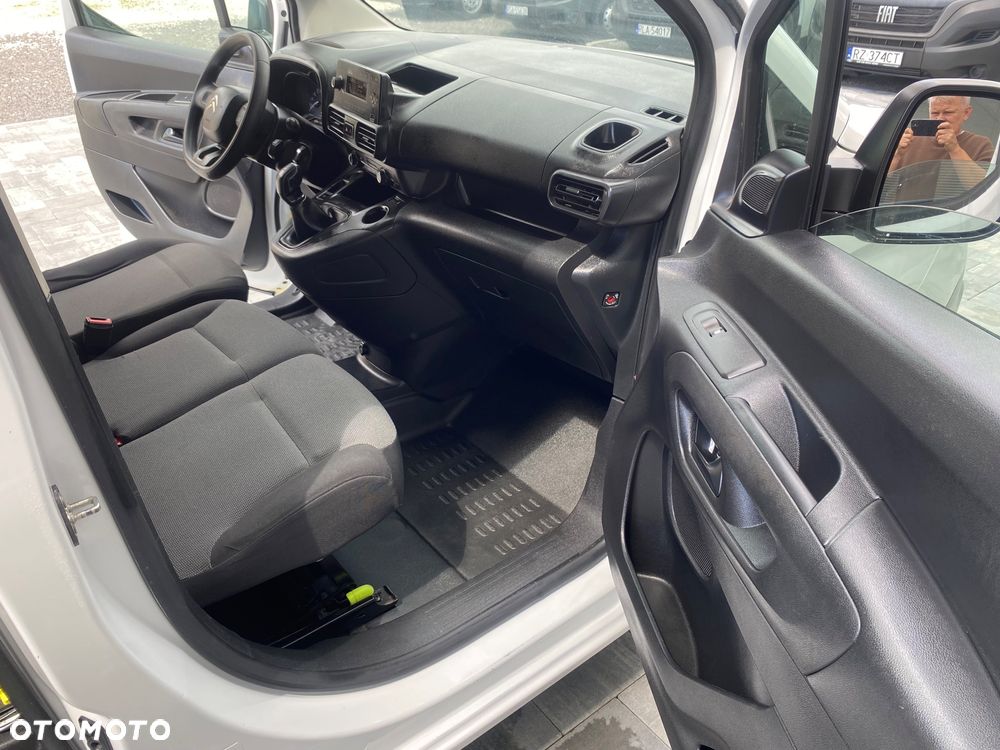 Citroën BERLINGO 1.6 HDI, MAX długi, 3-osobowy, klimatyzacja, zakupiony w salonie w Rzeszowie - 25