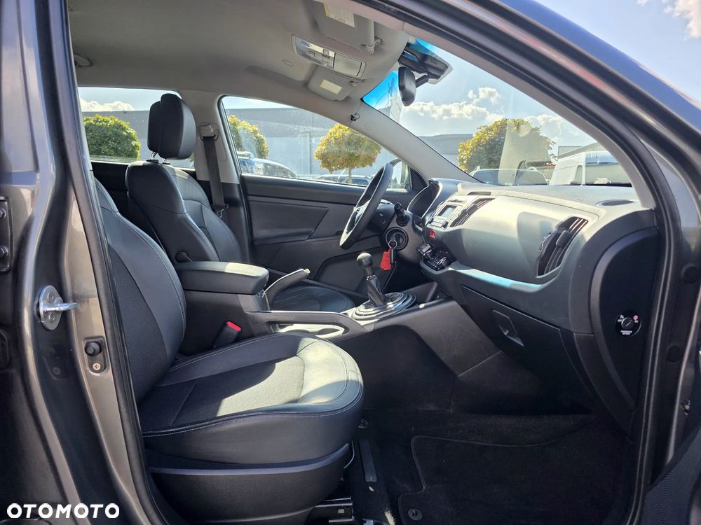 Kia Sportage 2.0 L - 8