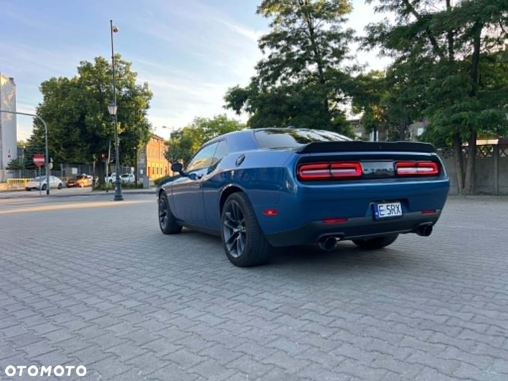 Dodge Challenger - 13