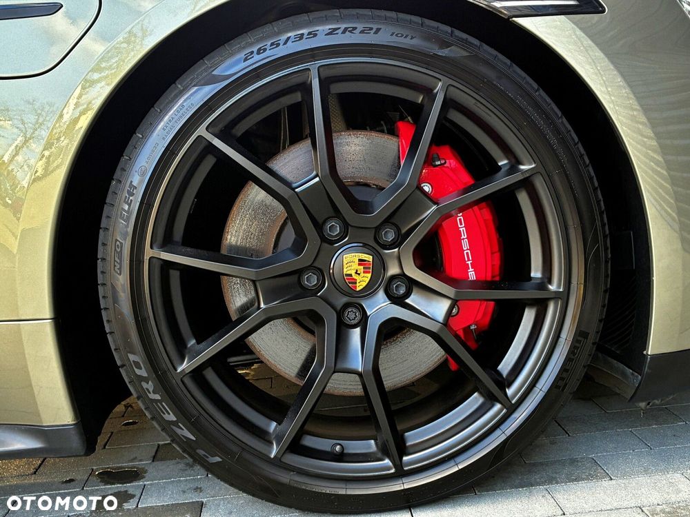 Porsche Taycan - 16