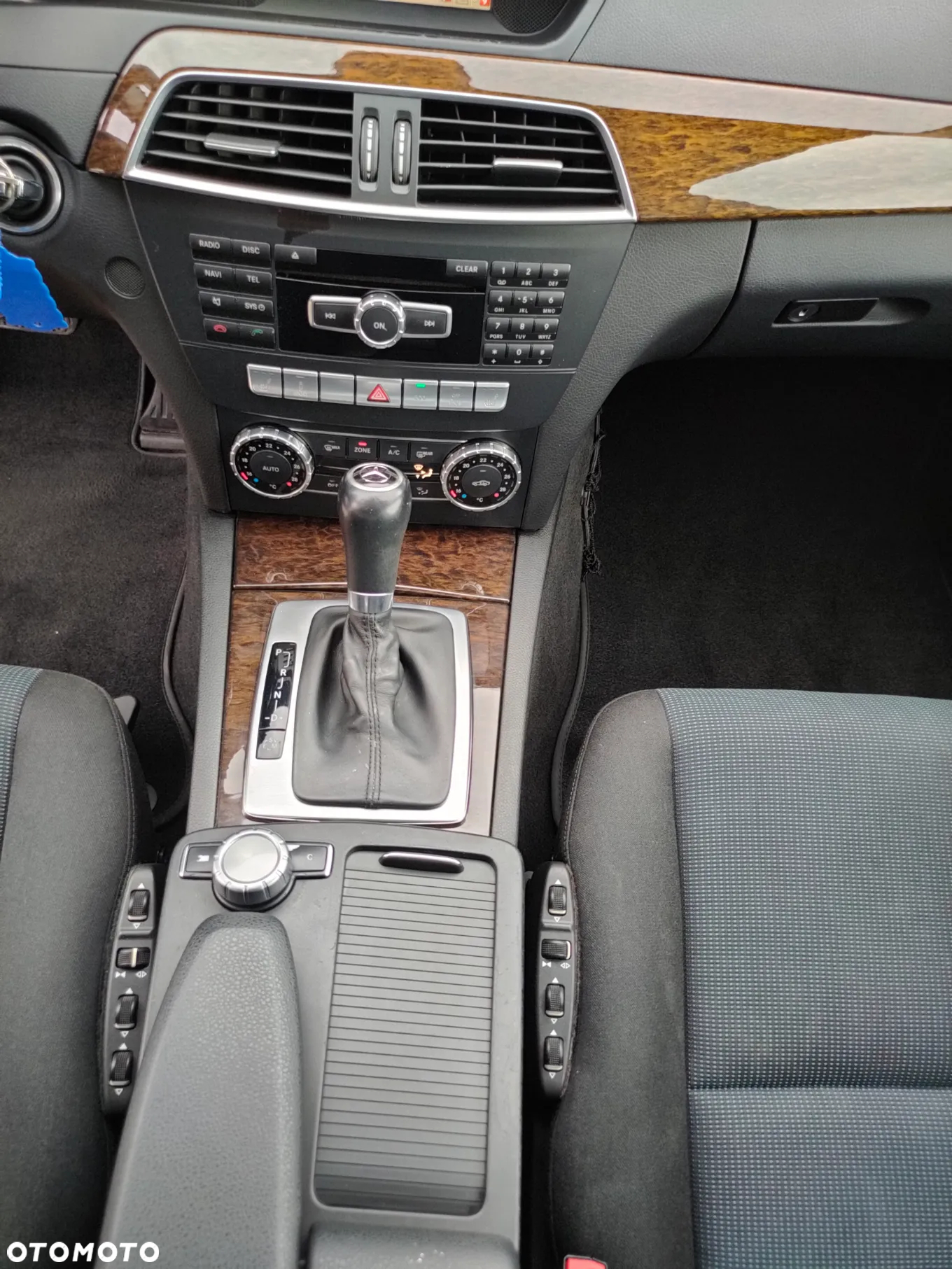 Mercedes-Benz Klasa C 250 CGI BlueEff Avantgarde - 35