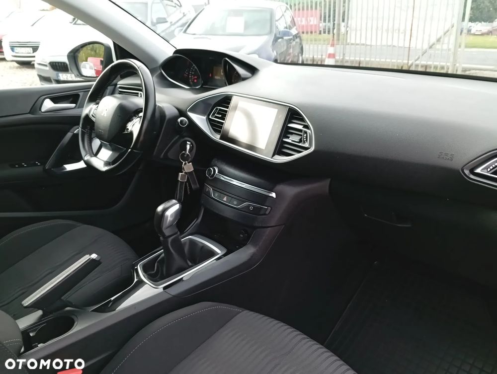 Peugeot 308 1.2 PureTech Allure S&S - 13