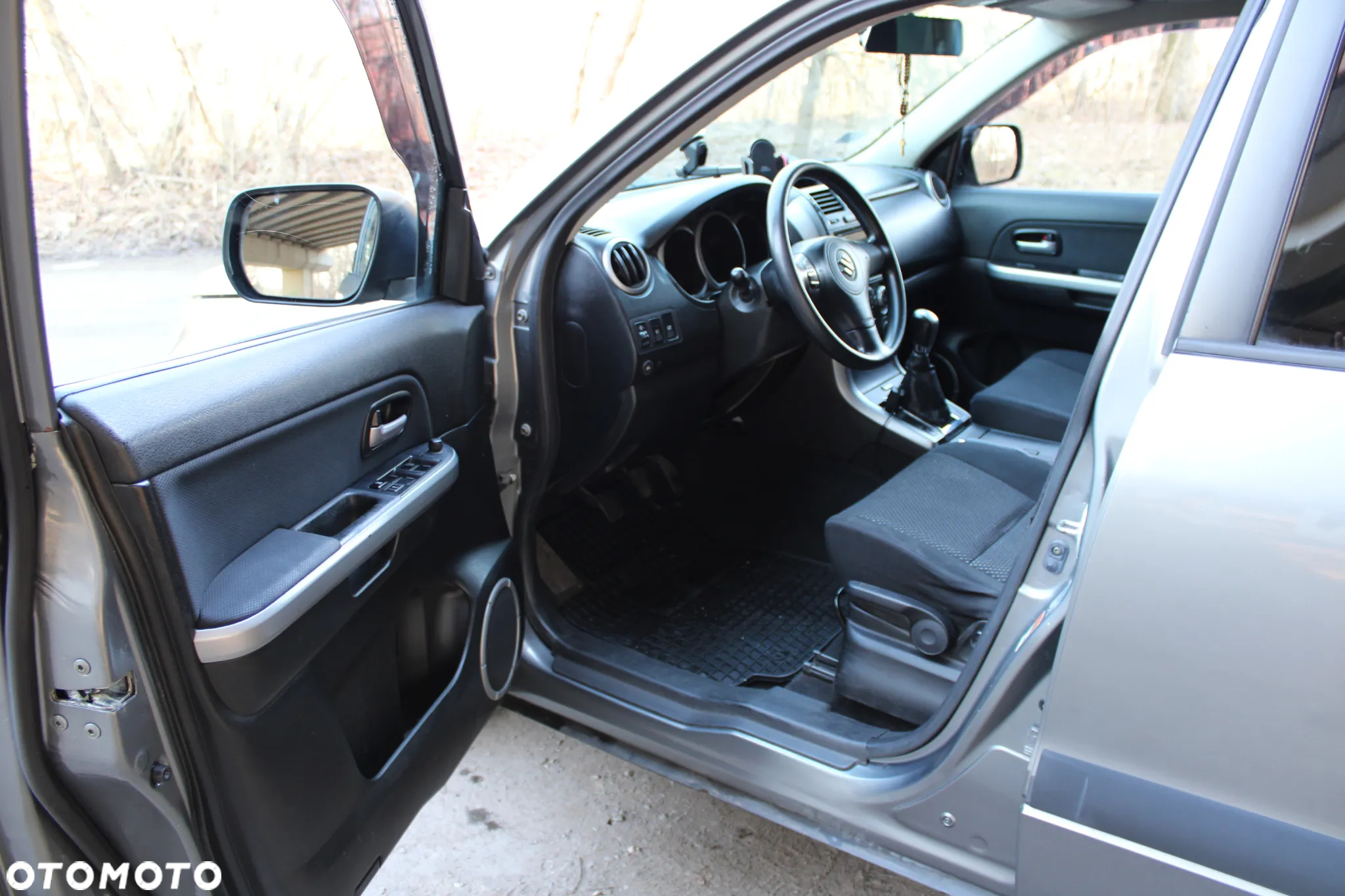 Suzuki Grand Vitara 2.0 - 12