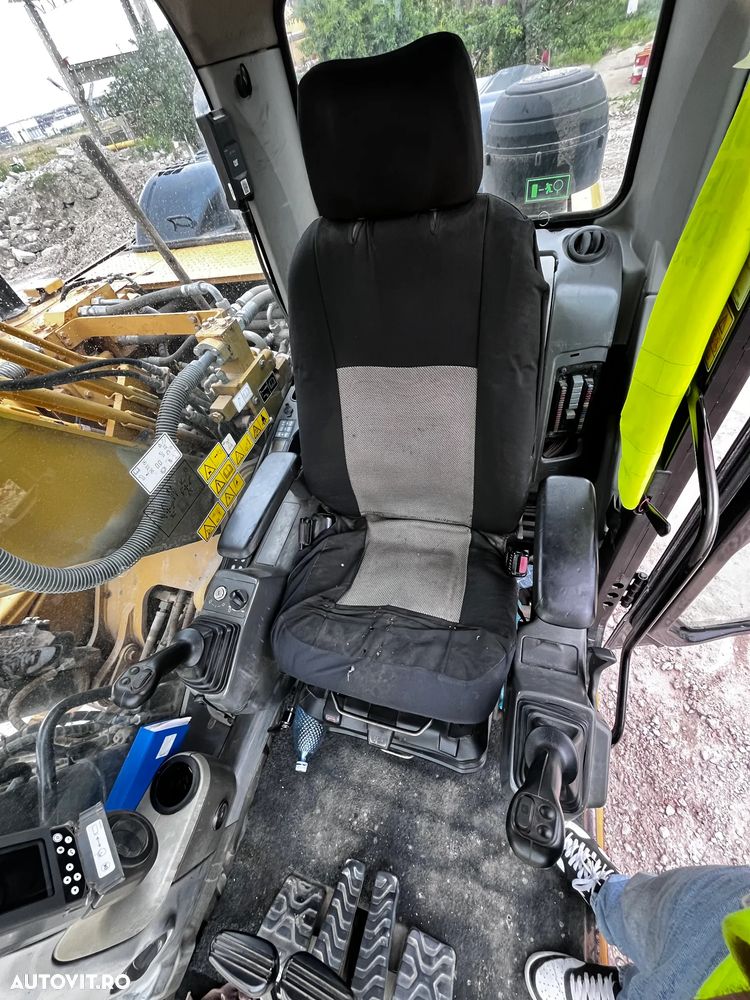 Caterpillar 323 D SA - 13