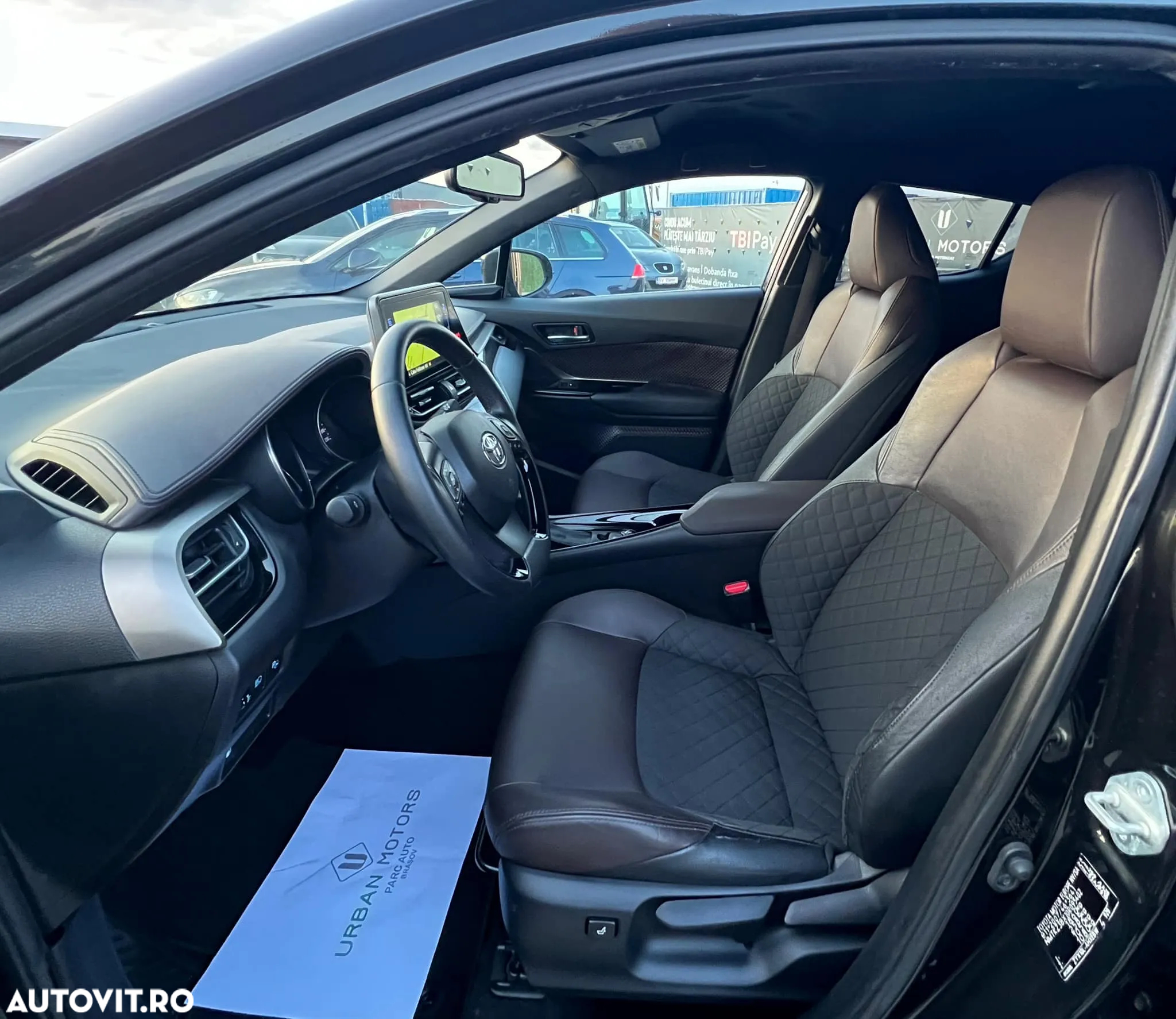 Toyota C-HR Hybrid Lounge - 4