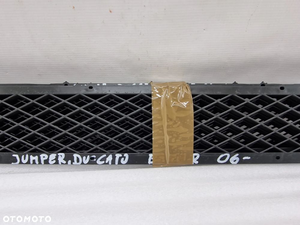 FIAT DUCATO / CITROEN JUMPER / PEUGEOT BOXER 06- KRATKA ŚRODKOWA ZDERZAKA PRZEDNIEGO , NR DIS1307987070 , NR AUKCJI K162 - 3