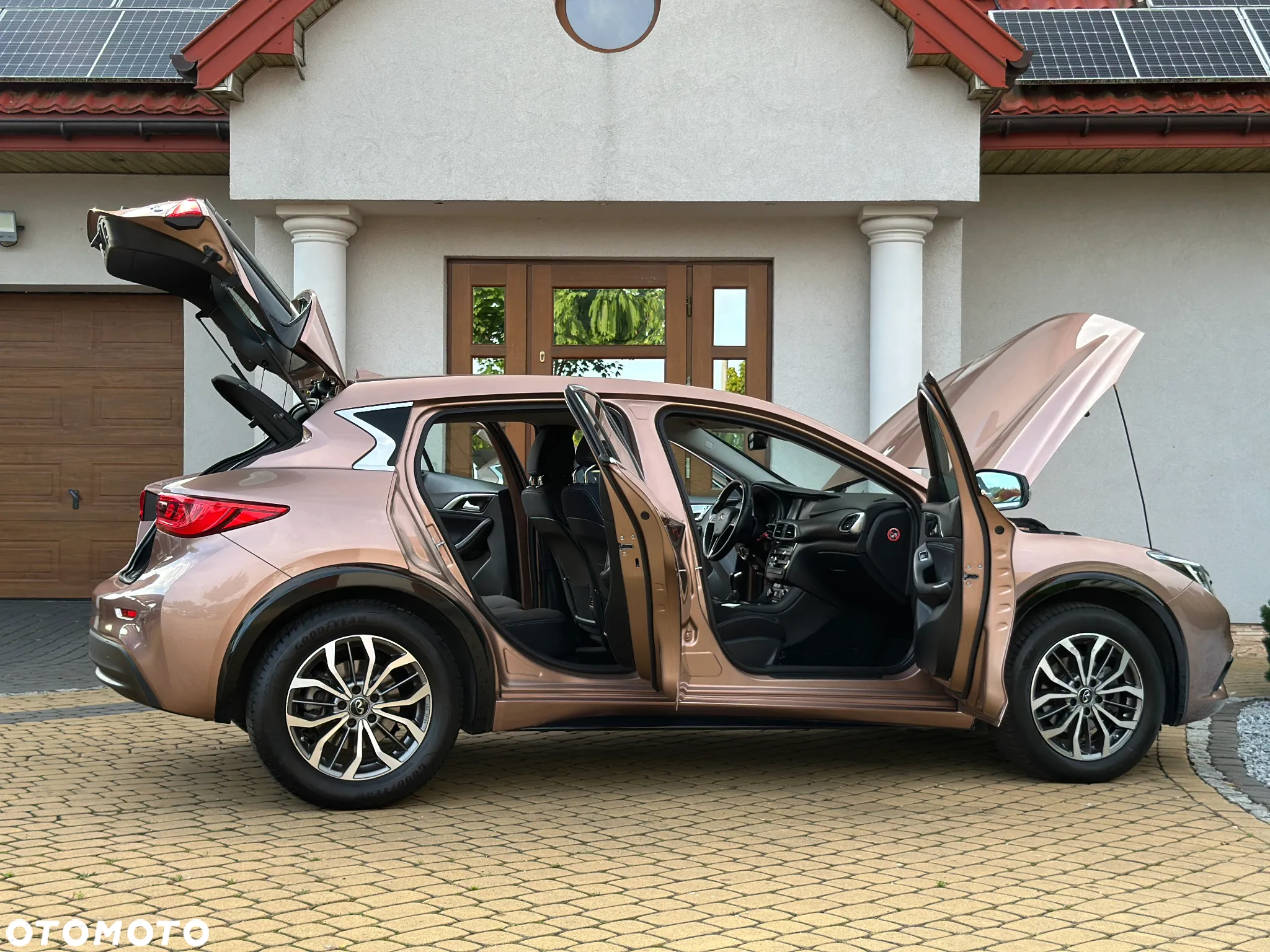 Infiniti Q30 1.5d Premium Tech Cafe Teak - 17