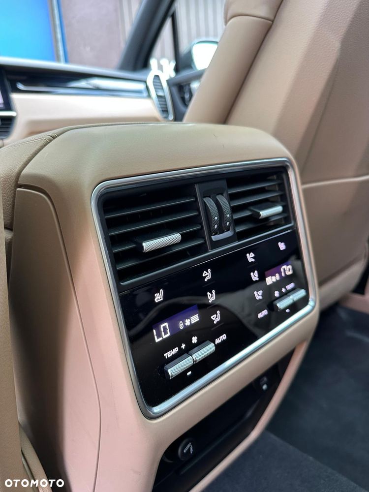 Porsche Cayenne Platinum Edition - 9