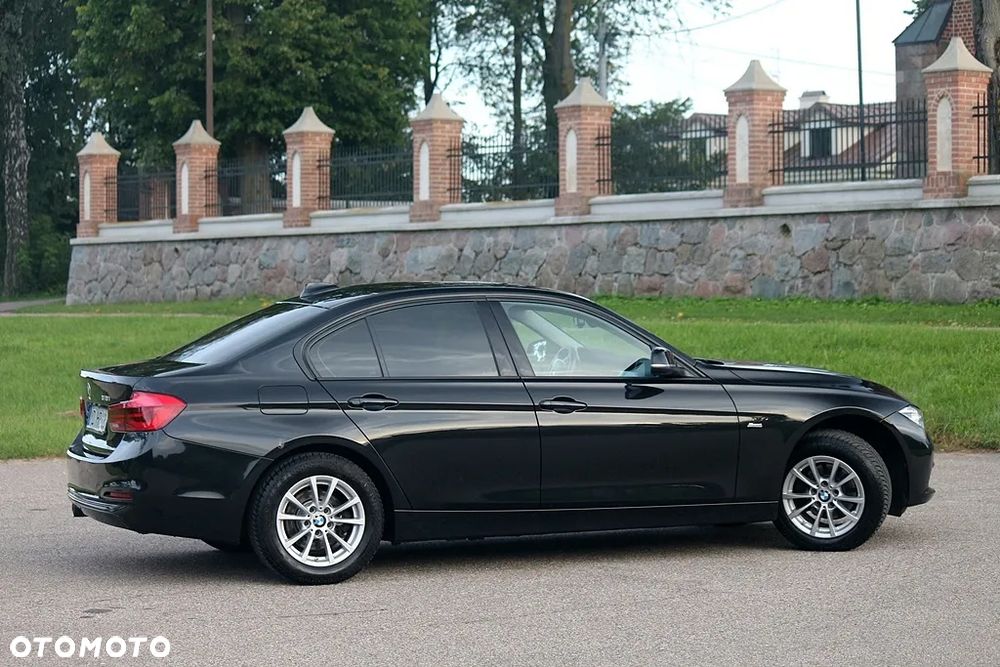 BMW Seria 3 318i Sport Line - 24