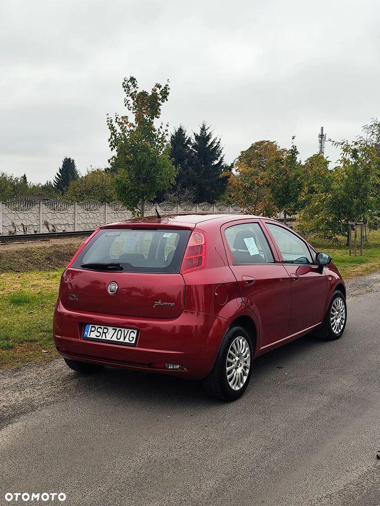 Fiat Grande Punto 2010 photo 2