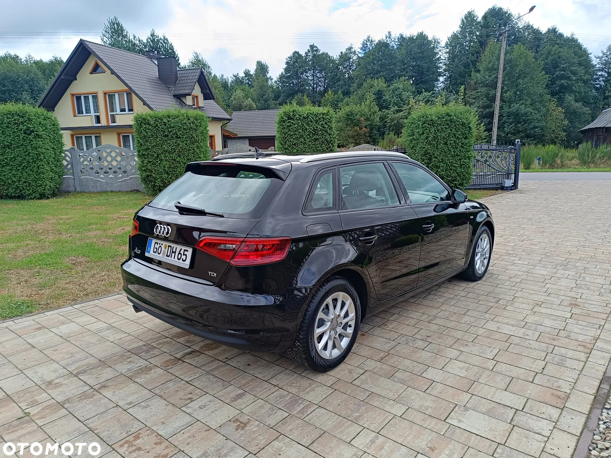 Audi A3 1.6 TDI S line Sportpaket - 4