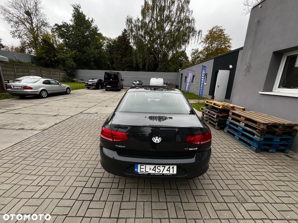Volkswagen Passat - 13