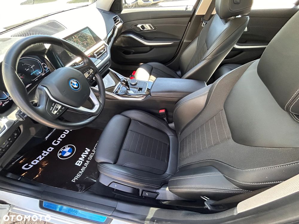 BMW Seria 3 320e xDrive Sport Line - 16