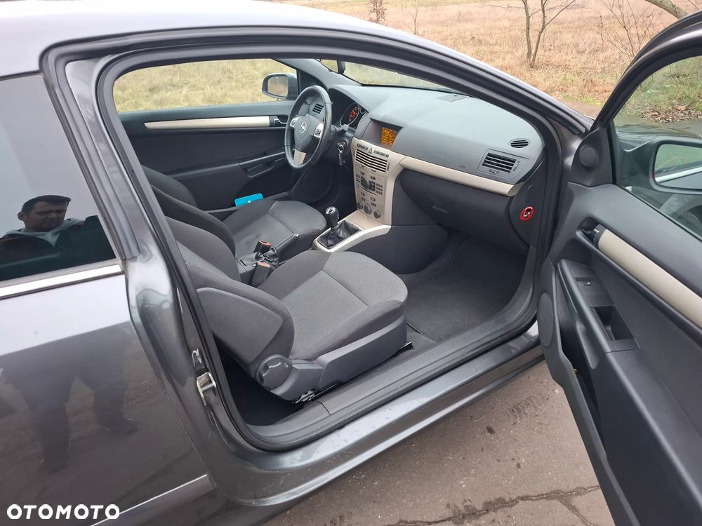 Opel Astra 1.8 Innovation - 32