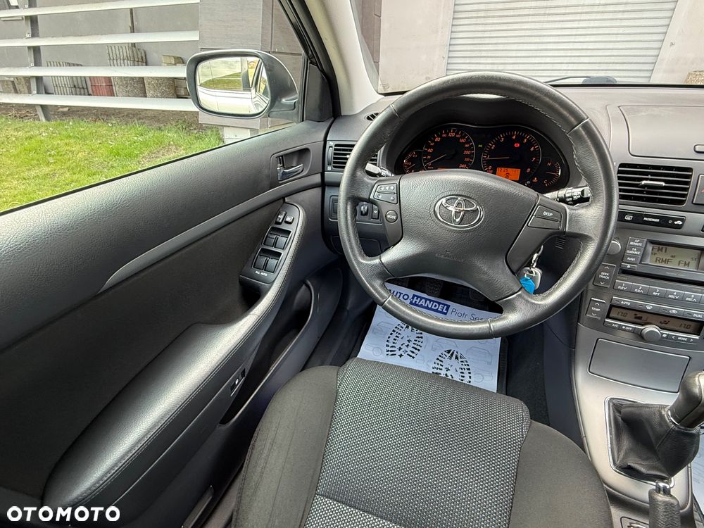 Toyota Avensis 1.8 VVT-i Combi - 21
