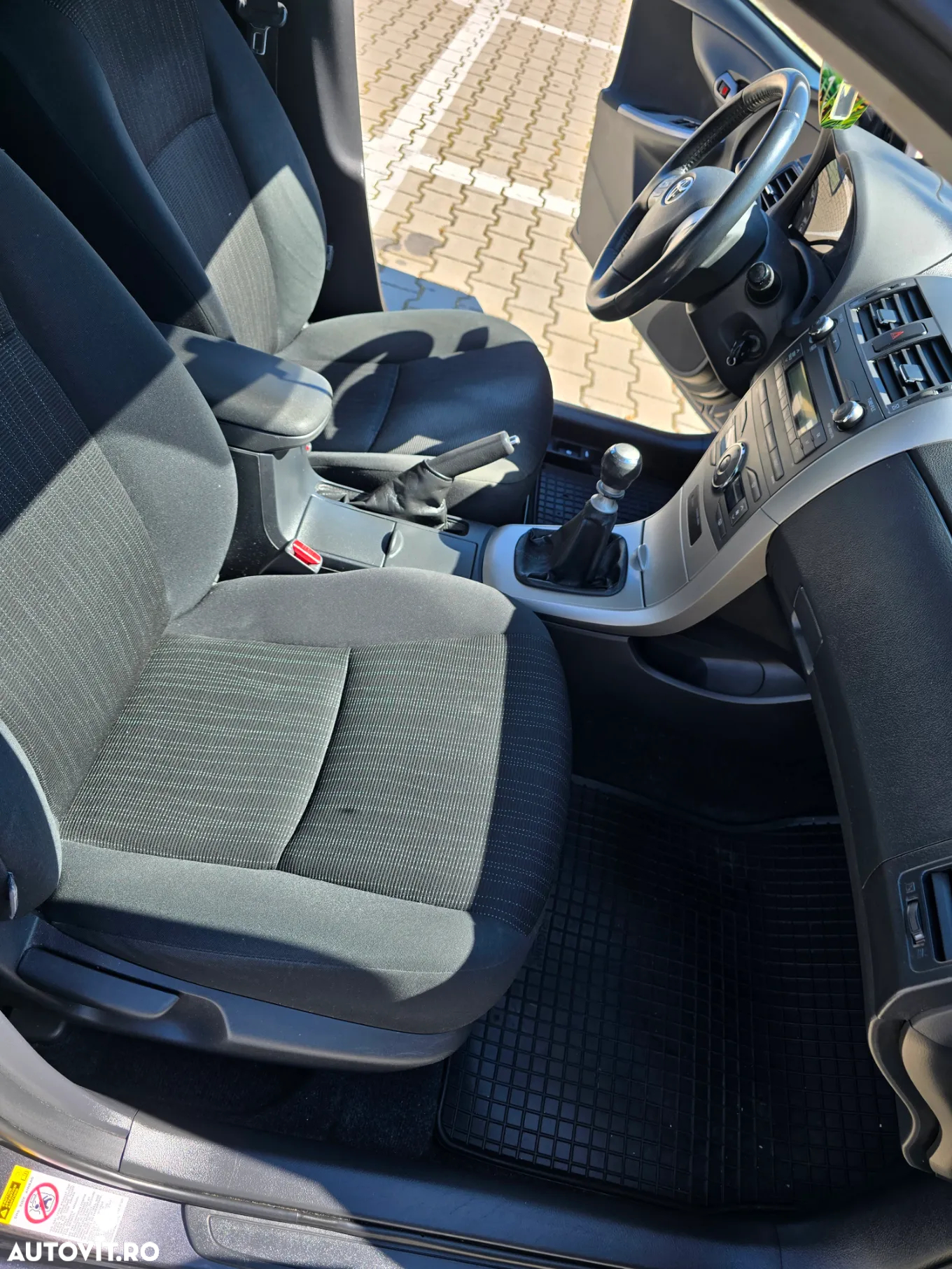 Toyota Corolla 2.0 D-4D DPF Sol - 28