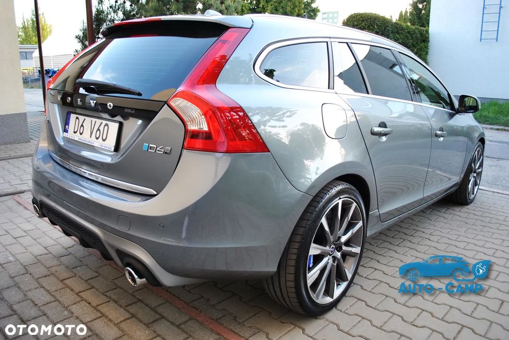 Volvo V60 D6 AWD Plug-in Hybrid R-Design Summum - 34