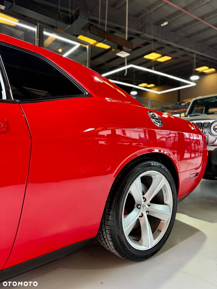 Dodge Challenger 6.1 SRT8 - 6