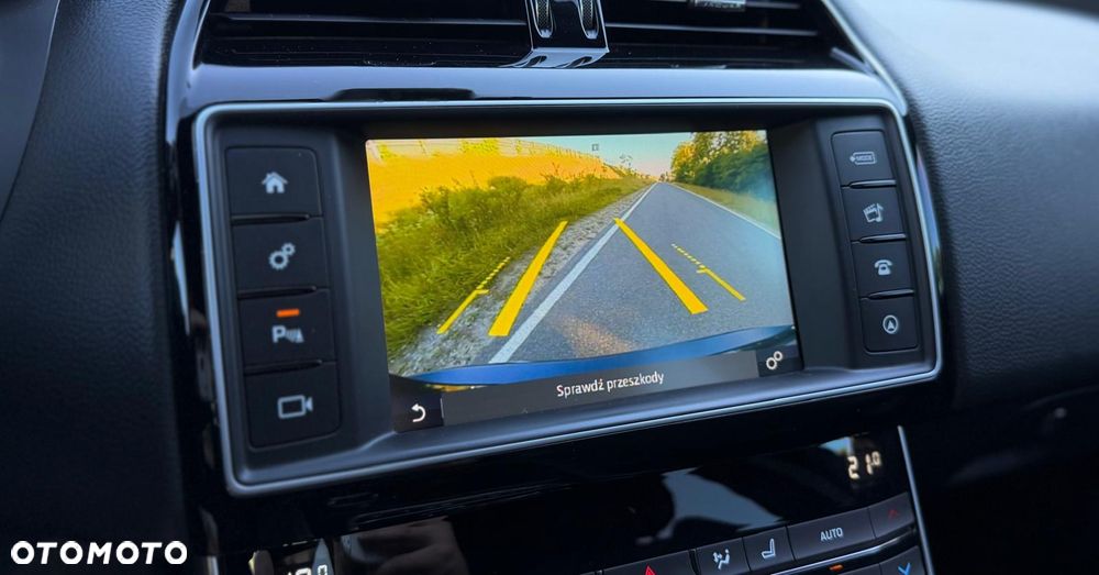 Jaguar XE 2.0 D R-Sport - 30