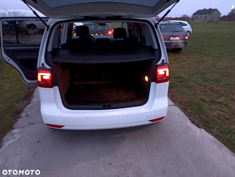 Volkswagen Touran 2.0 TDI DSG Highline - 36