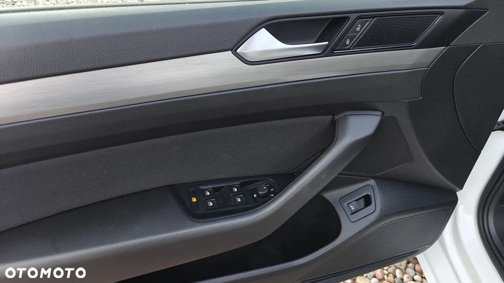 Volkswagen Passat - 15