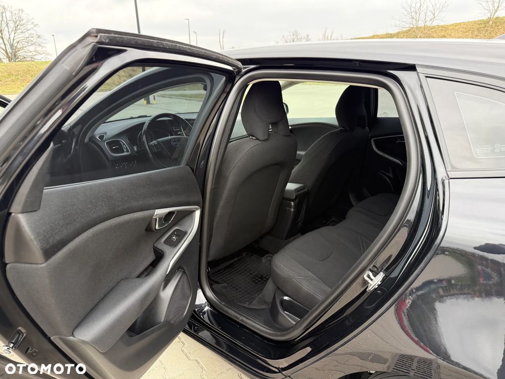 Volvo V40 D2 Momentum - 16