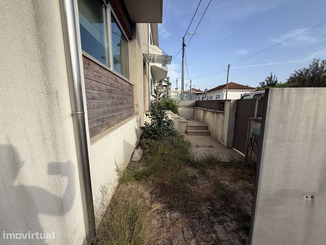Moradia T4 situado no centro de Oliveira do Douro - Grande imagem: 3/44