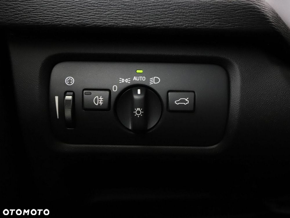 Volvo V40 T2 Momentum - 32