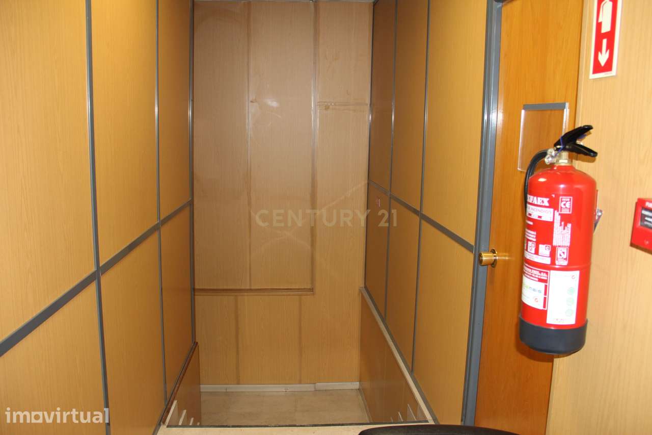 Investimento em Centro de Escritórios, em  Linda Velha - Oeiras - Grande imagem: 5/17