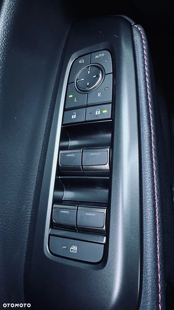 Lexus LBX 1.5 Hybrid Emotion - 4