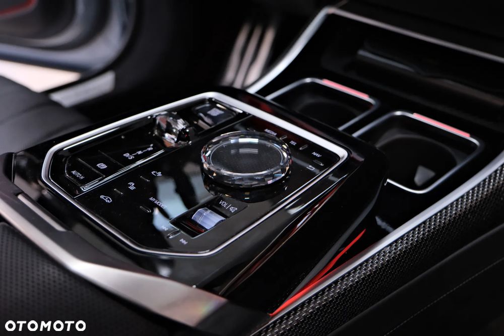BMW Seria 7 M760e PHEV xDrive Individual Edition sport - 37