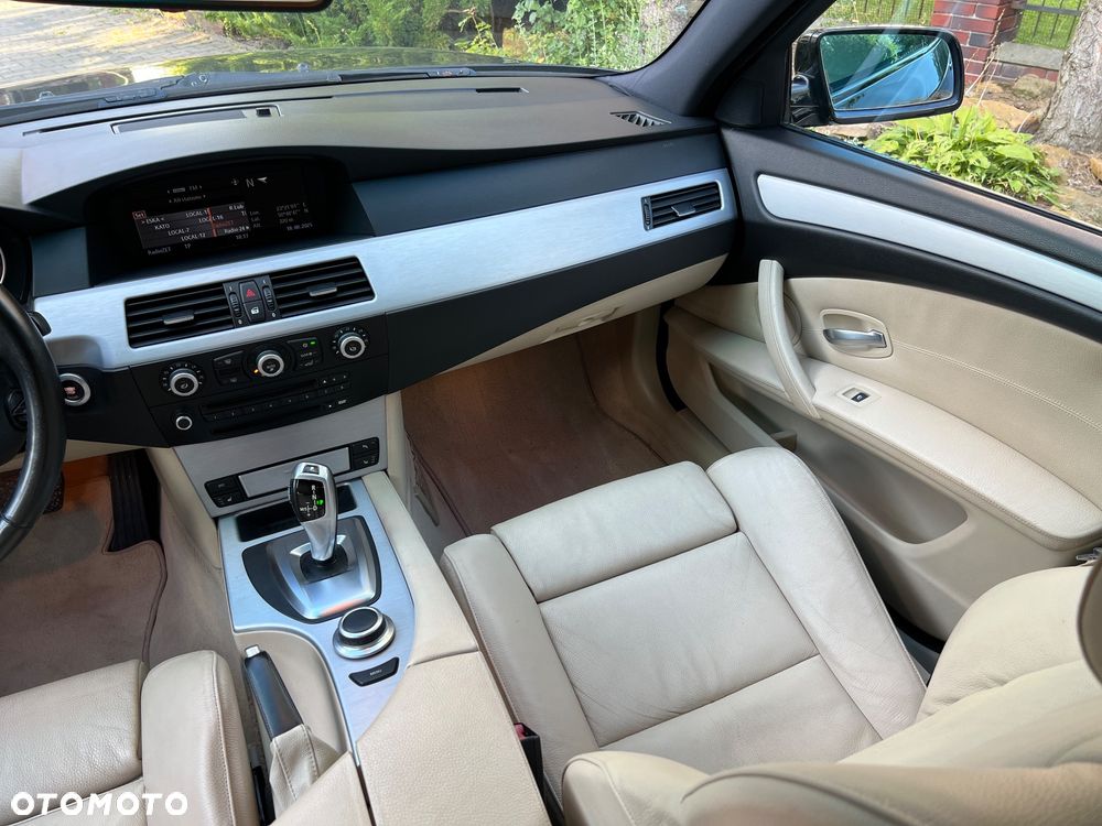 BMW Seria 5 530xd Touring - 23