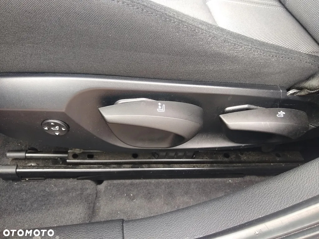 BMW X1 sDrive18i - 9