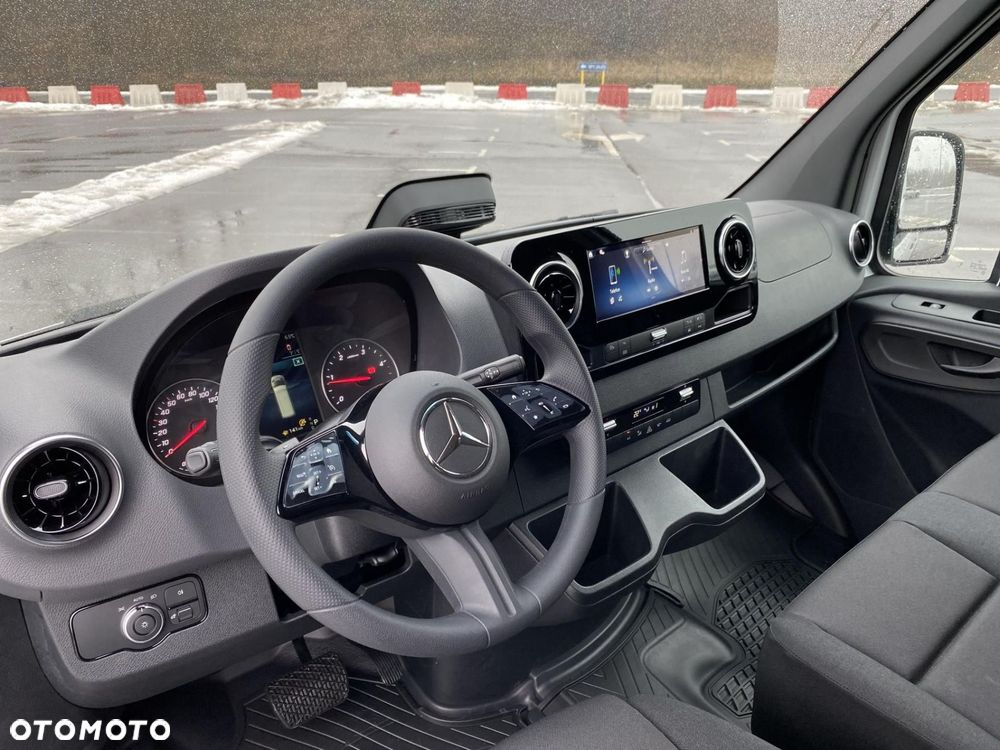 Mercedes-Benz Sprinter - 13