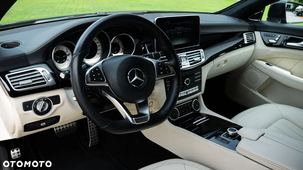 Mercedes-Benz CLS - 12